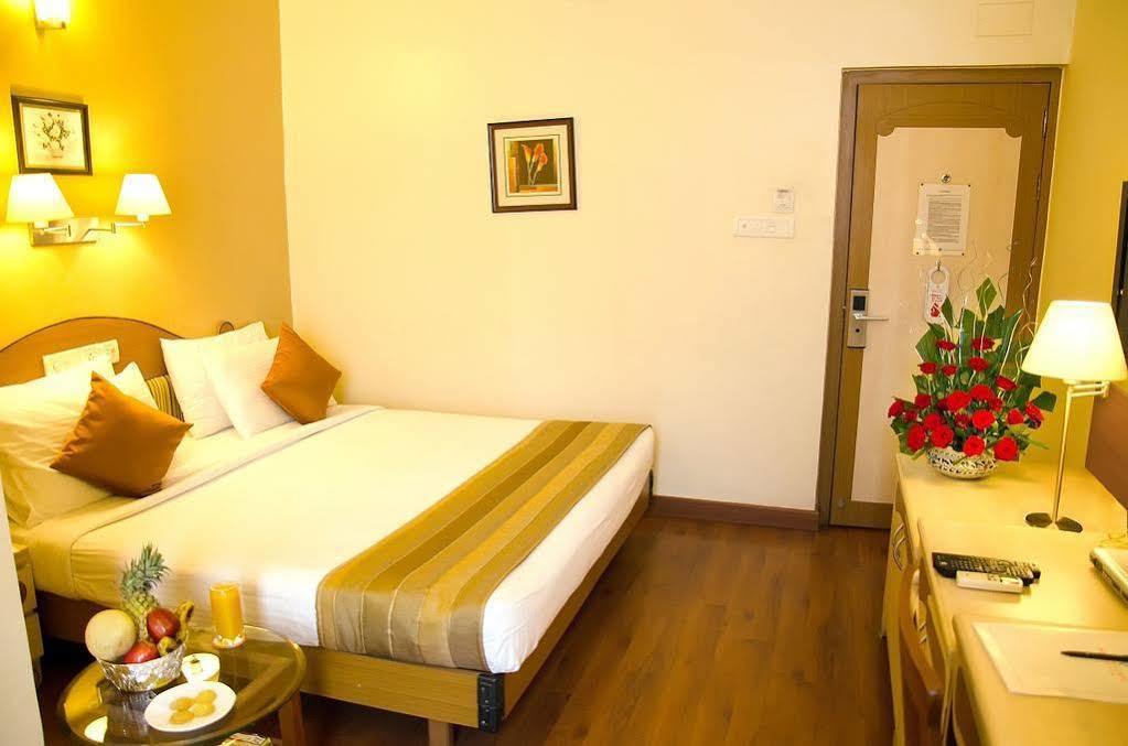 Hotel Park Central Koregaon Park Pune Zewnętrze zdjęcie